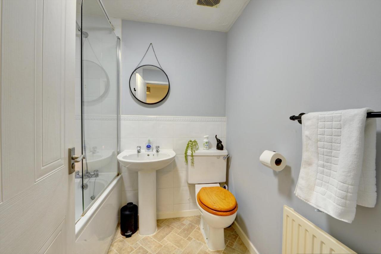 Modern 2 Bed House Sleeps 6 Southam Town Centre - Inspire Homes Ltd Экстерьер фото