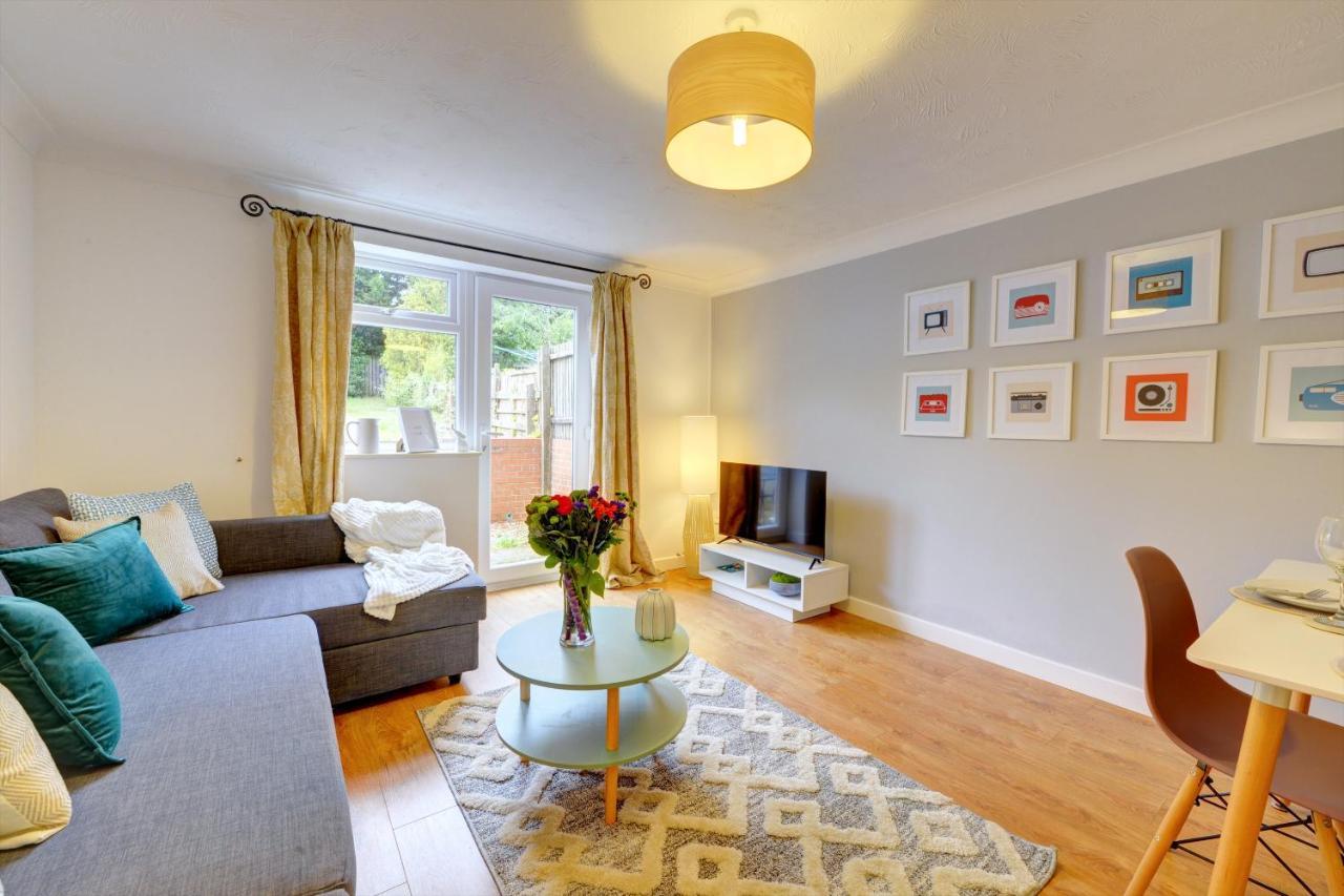 Modern 2 Bed House Sleeps 6 Southam Town Centre - Inspire Homes Ltd Экстерьер фото