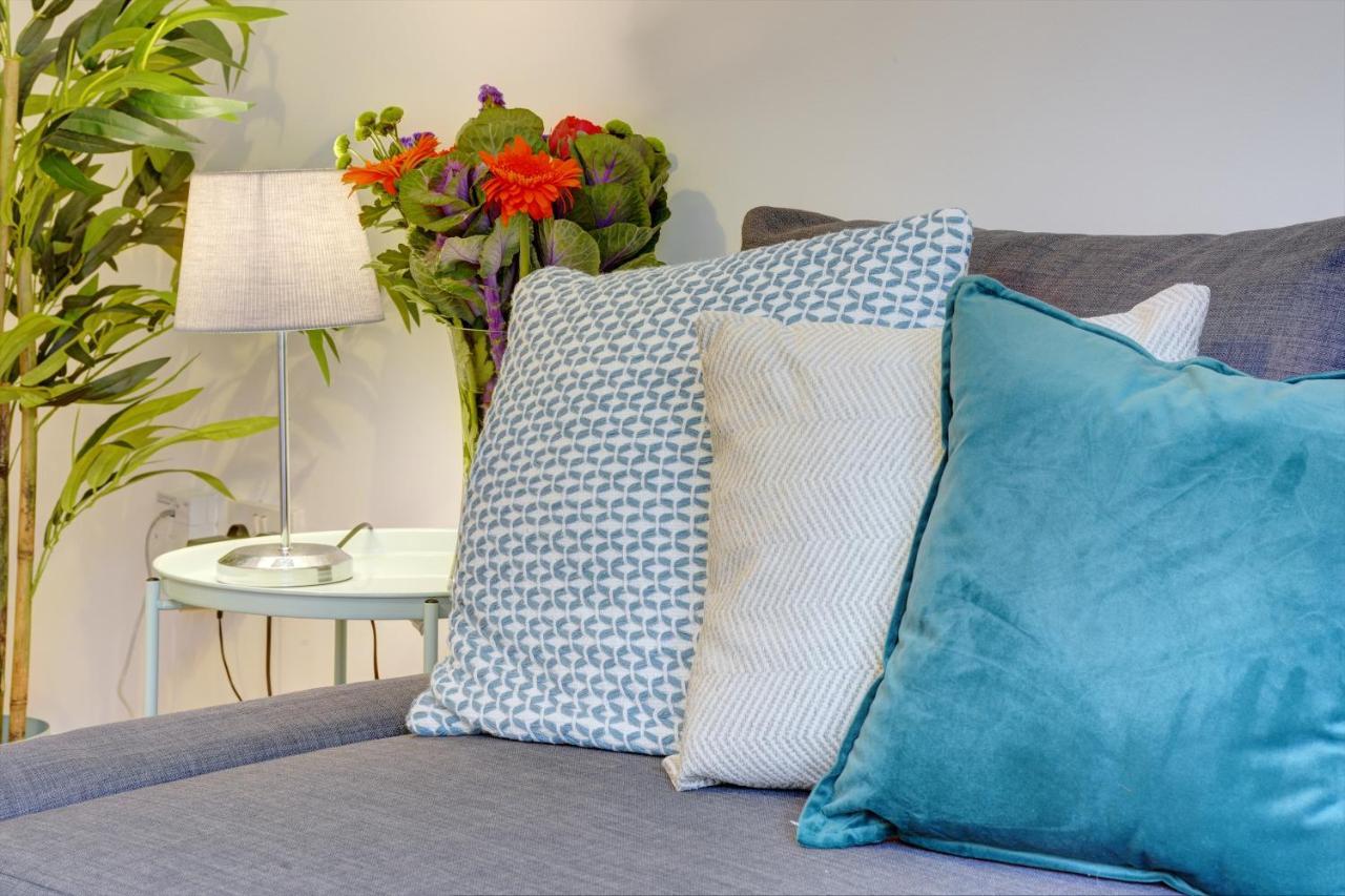 Modern 2 Bed House Sleeps 6 Southam Town Centre - Inspire Homes Ltd Экстерьер фото